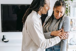 Man holding a woman and yelling at her during a heated argument signs of divorce